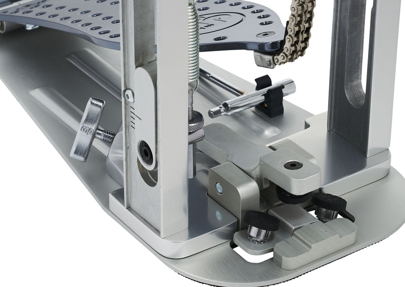 DW DWCPMCDXF MFG Series Chain Drive Single Bass Drum Pedal – Extended Footboard