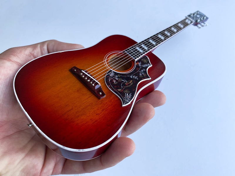 Axe Heaven Gibson Hummingbird Vintage Cherry 1:4 Scale Mini Guitar Model